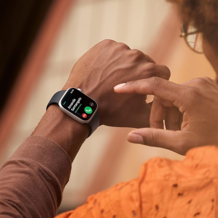 Montre connectée Apple Watch Series 8 - 45 mm aluminium Midnight bracelet sport